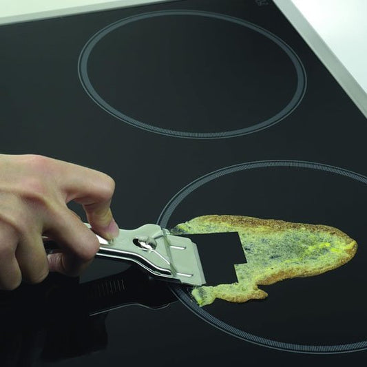 degat jaunatre sur plaque noire grattoir plaque induction nettoyage 