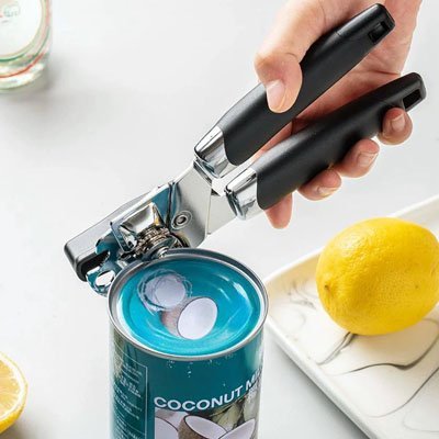 ouvre boite conserve coconut comptoir blanc avec citron

